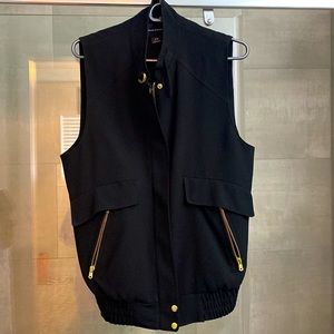 Club Monaco vest size medium. Never worn. Black with gold.